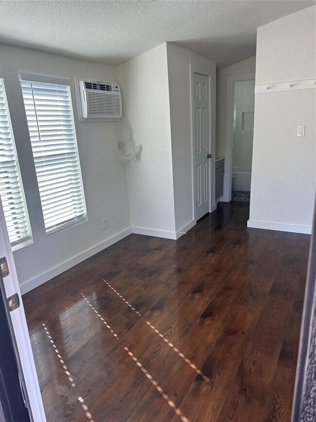 Photo - 3019 E 12th St