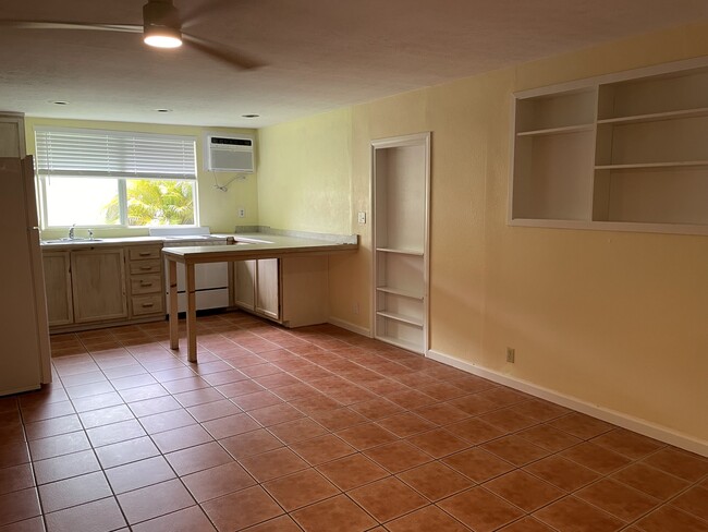 Kitchen - 166 Hauoli St Unit A