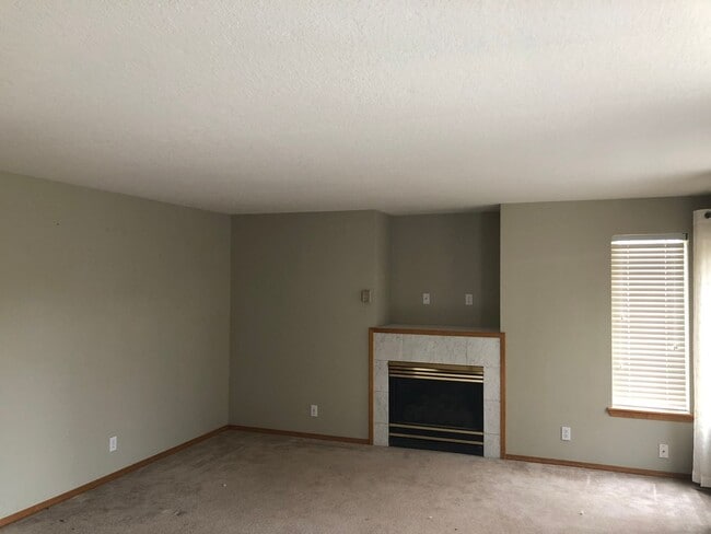 Photo - Large 3 Bed/2.5 Bath Located in Providence Neighborhood