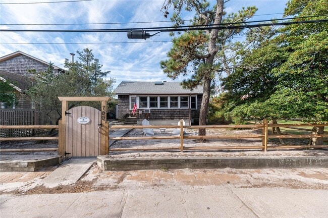760 Surf Rd