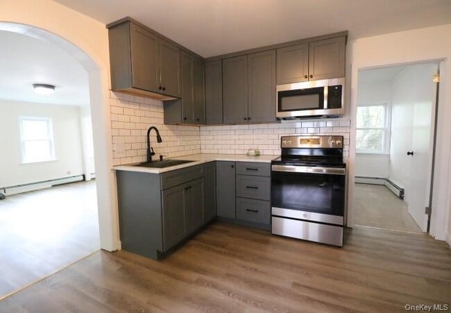 Photo - 208 Center St