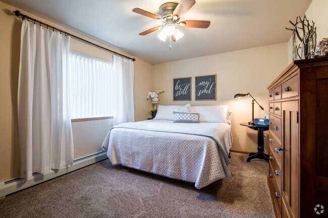 2BR, 1BA - 1100SF