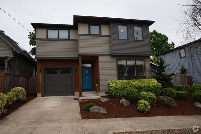 Building Photo - NE Portland 3-bedroom 2.5-bathroom NW Cont... Rental