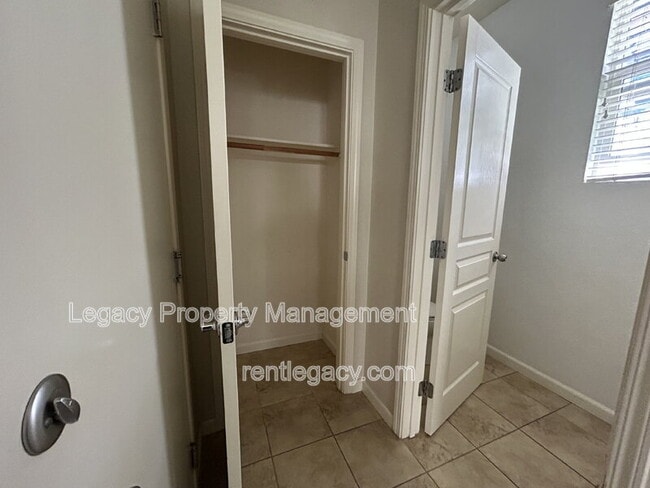 Photo - 1208 Impressionist Loop