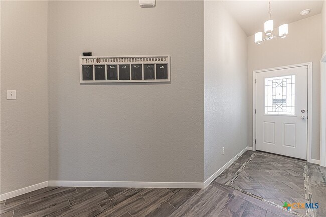 Photo - 810 Earp Dr