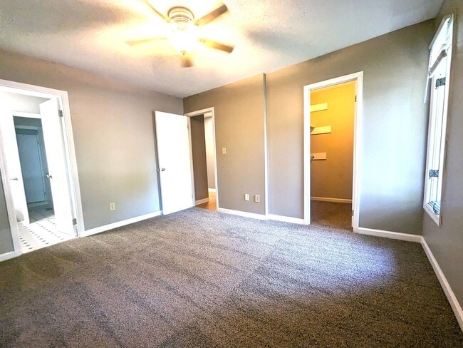 9008 Mahogany Row SE Unidad 4