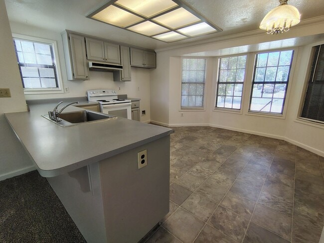 Photo - 932 Inez Dr
