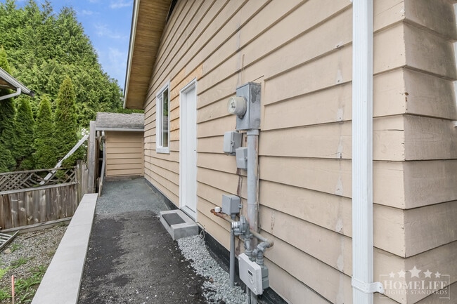 Photo - Brand New 1 Bedroom Ground Level Suite in Quiet Cloverdale Neighbourhood Unité Garden Suite