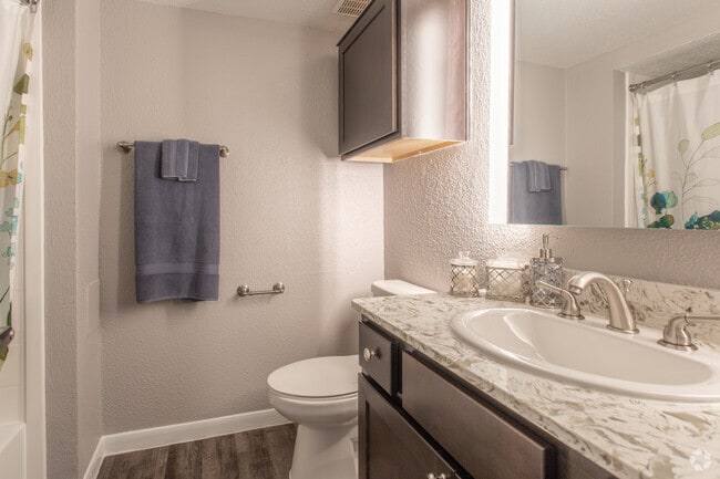 2 BR, 1 BA - 1022 SF