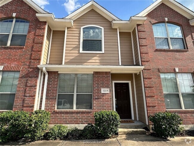 Building Photo - 1000 Spring Loop Unit 1604 Rental