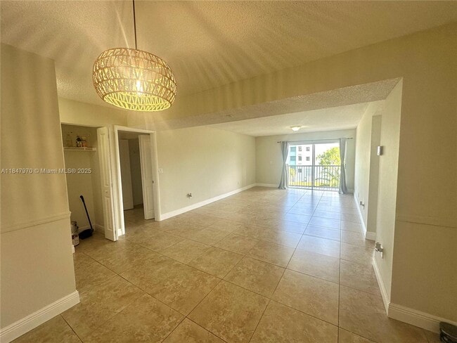 Building Photo - 21133 SW 85th Ave Unit 304 Rental