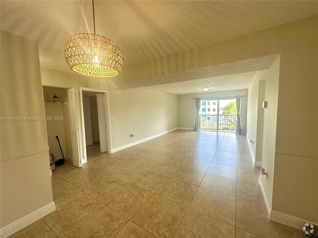 Building Photo - 21133 SW 85th Ave Unit 304 Rental