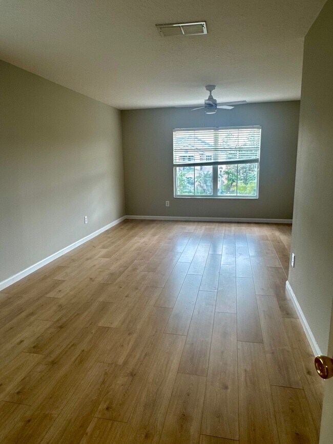 Photo - 16089 Old Ash Loop