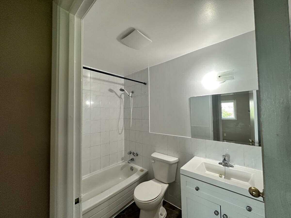 Photo - 1 Lowndes Av