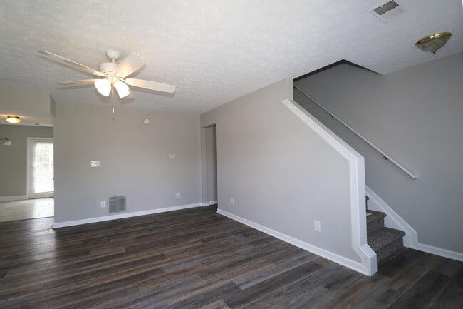 215 Elkchester Cir