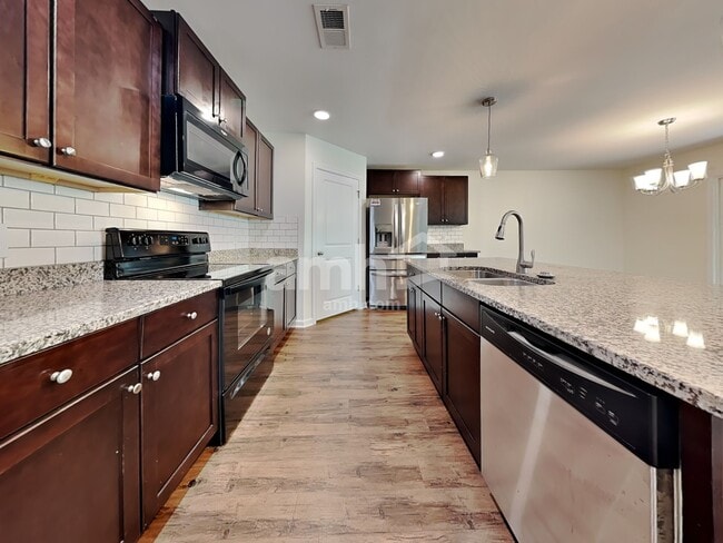 215 Bellflower Cir