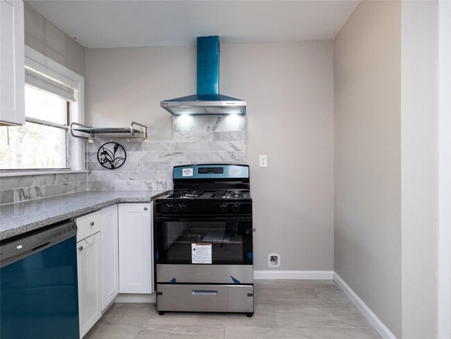 Photo - 3215 Soway St