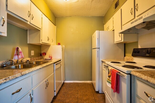 2BR,1BA 825SqFt