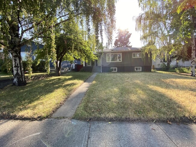 Building Photo - 11 Creston Crescent NW