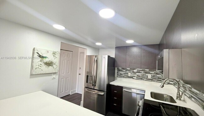 Photo - 16950 W Dixie Hwy Unit 330