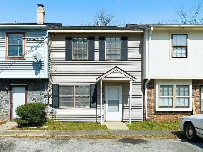 Building Photo - 1935 Springlake Ct