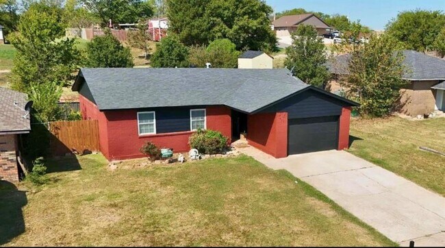 Building Photo - 603 Seminole Dr