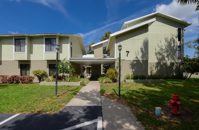 Building Photo - 800 NW Fork Rd