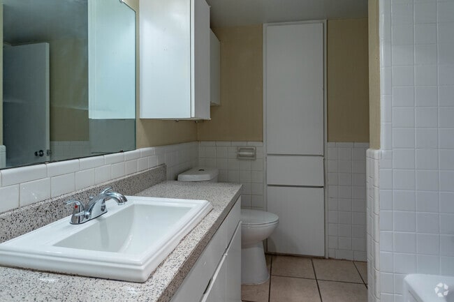 2 BR, 2 BA - 1,089 SF