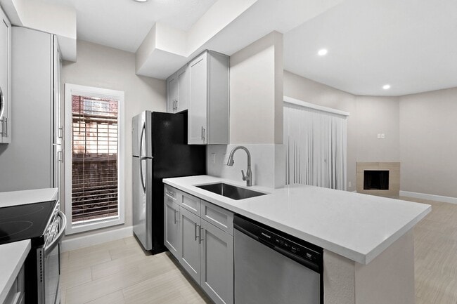 Building Photo - 2300 Augusta Dr Unit True