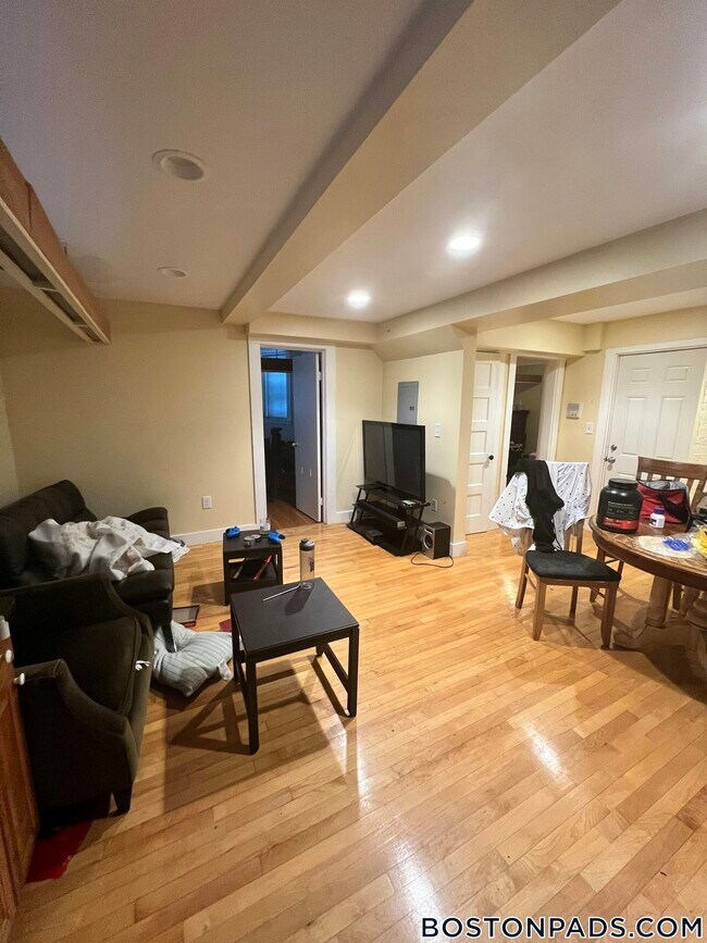 Photo - 156 Magazine St Unit B