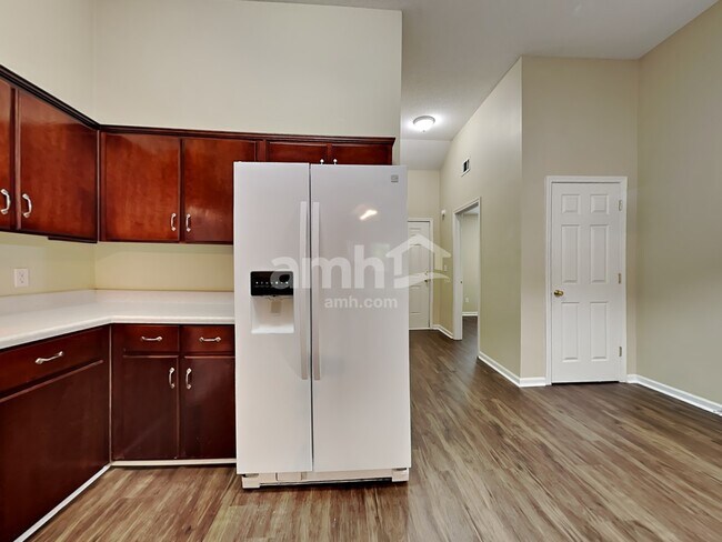 Photo - 117 W Tisbury Ln