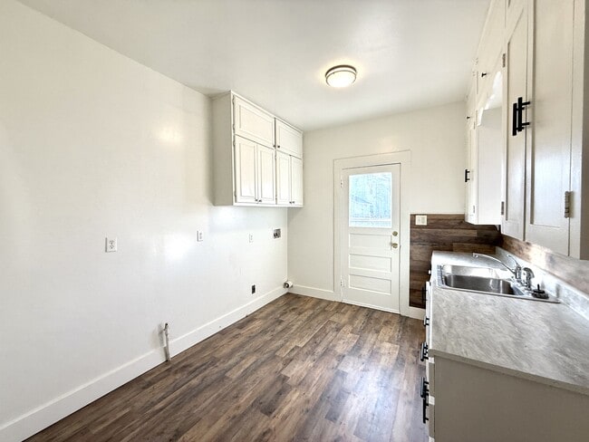 Photo - 518 3rd Ave NW