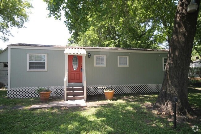 Building Photo - 734 McDaniel St Rental