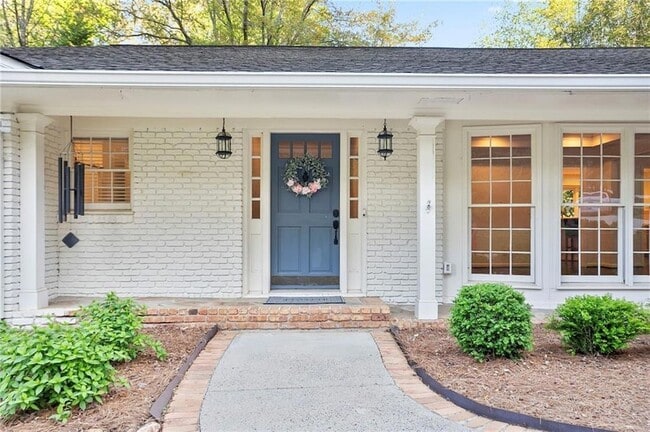 Photo - 4555 Runnemede Rd NW