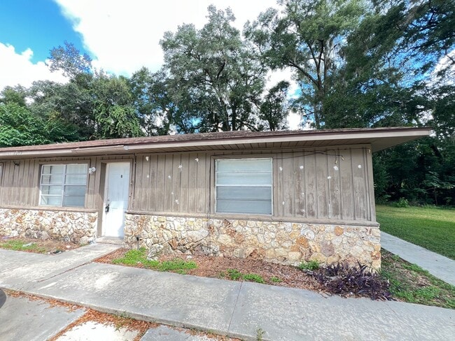 Building Photo - Charming Renovated 2 Bedroom, 1 Bathroom H...