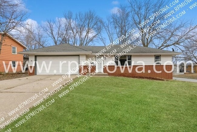 Photo - 1402 Linden Dr House
