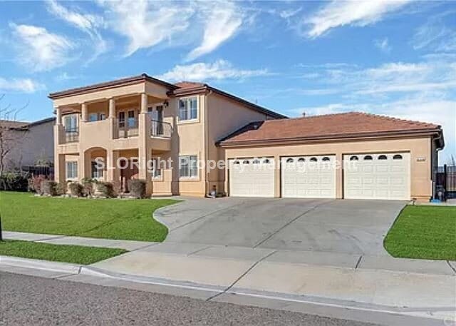 Building Photo - AVAILABLE SEPTEMBER- Beautiful Home in Paso Robles - 4 Bed / 4 Bath