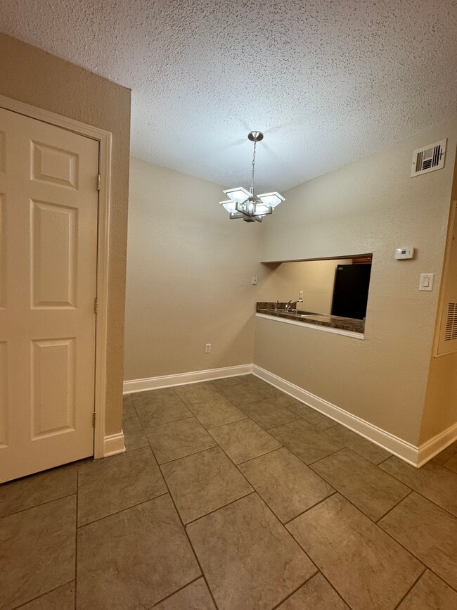 Photo - 2330 Edenborn Ave Unidad 120