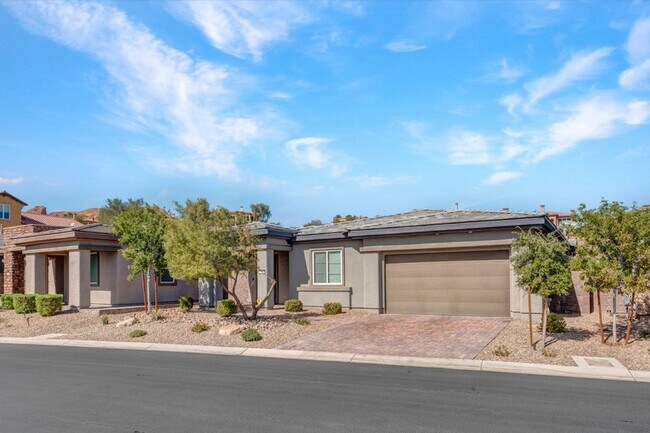 Building Photo - Immaculate 2600 sq. ft. single story 2 bed... Rental