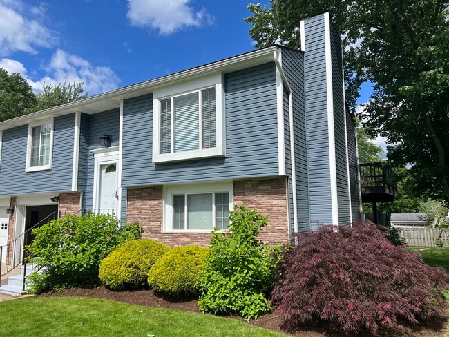 Building Photo - 305 Dolores Cir Rental