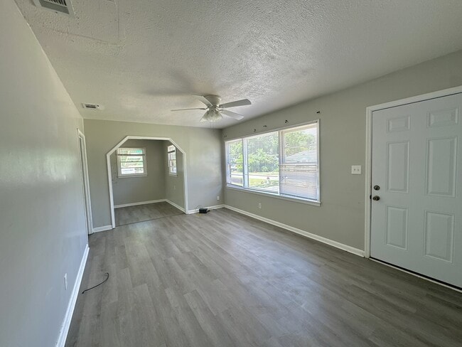 Photo - 803 Lausanne Dr