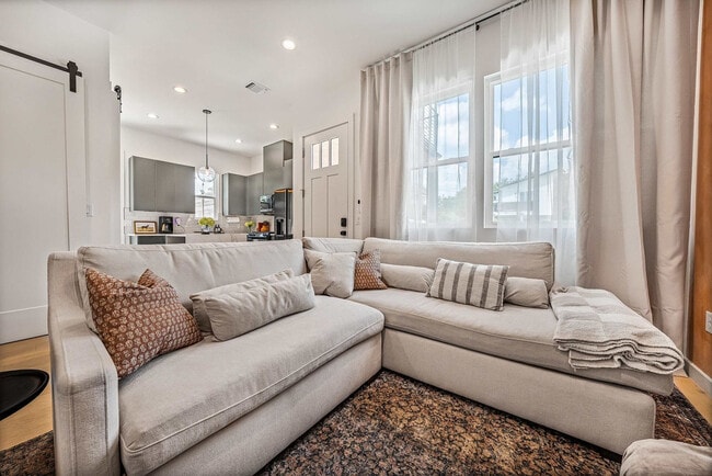 Photo - 1601 St Albans Blvd Unidad ID1292405P