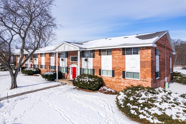 Primary Photo - Applewood Village Apartments