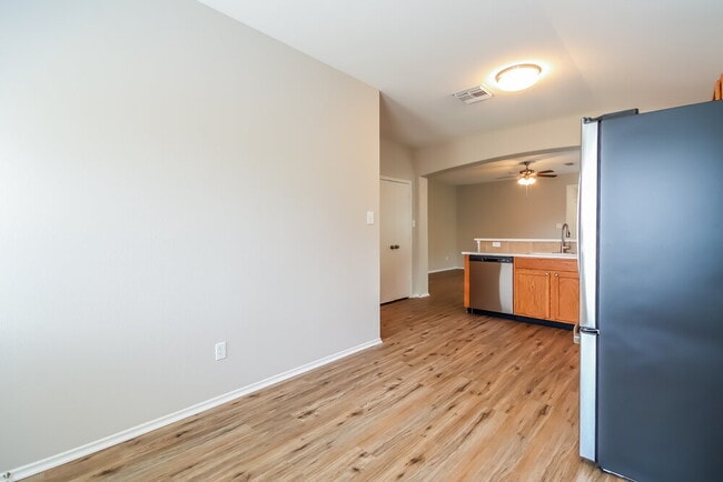 Photo - 302 Glencarry Trail