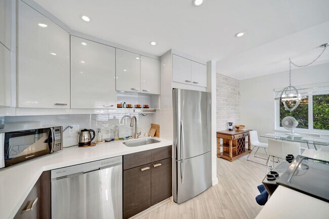 Photo - 2811 NE 51st St Unit 7