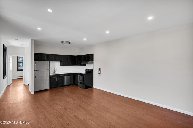 Building Photo - 31 W Front St Unit 1