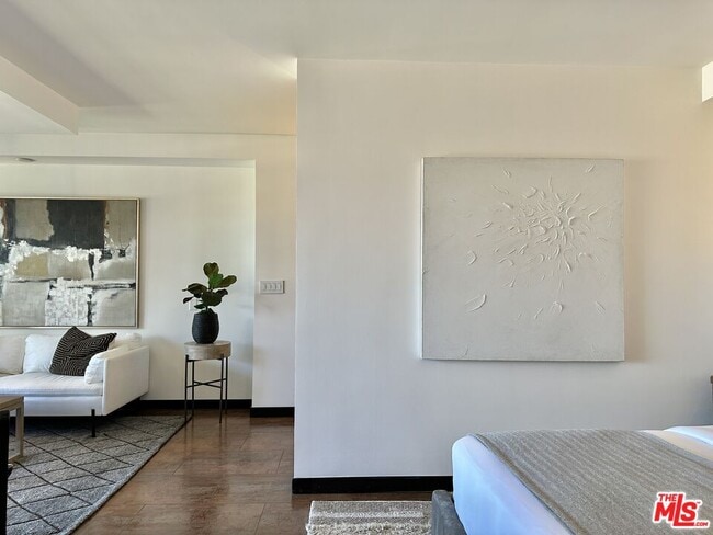 Photo - 999 N Doheny Dr Unidad 1207