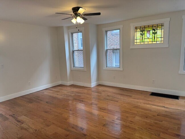 Photo - Great 1st Floor Duplex in Squirrel Hill! Available NOW!