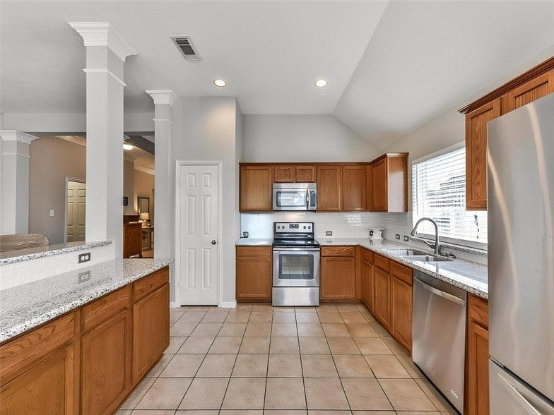 Photo - 7611 Waterlilly Ln