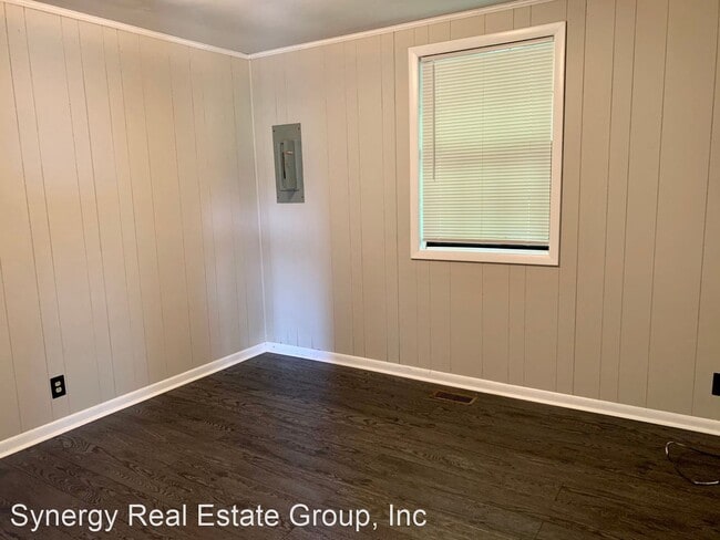 Photo - 2 br, 1 bath House - 411 Cedarvalley Drive